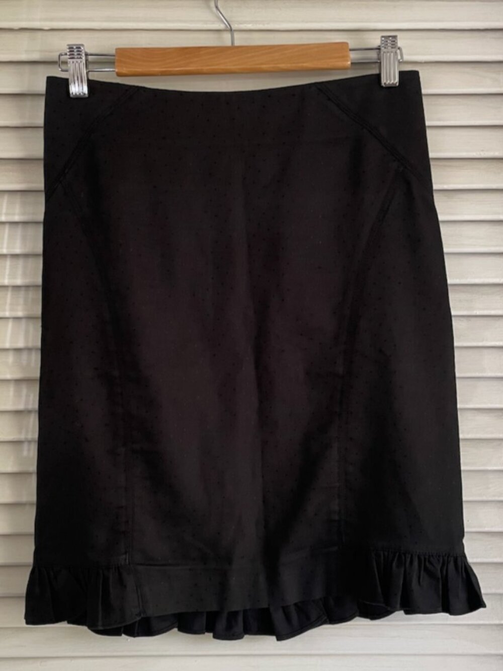 bebe black pencil skirt with ruffle hem black on black dot size 4